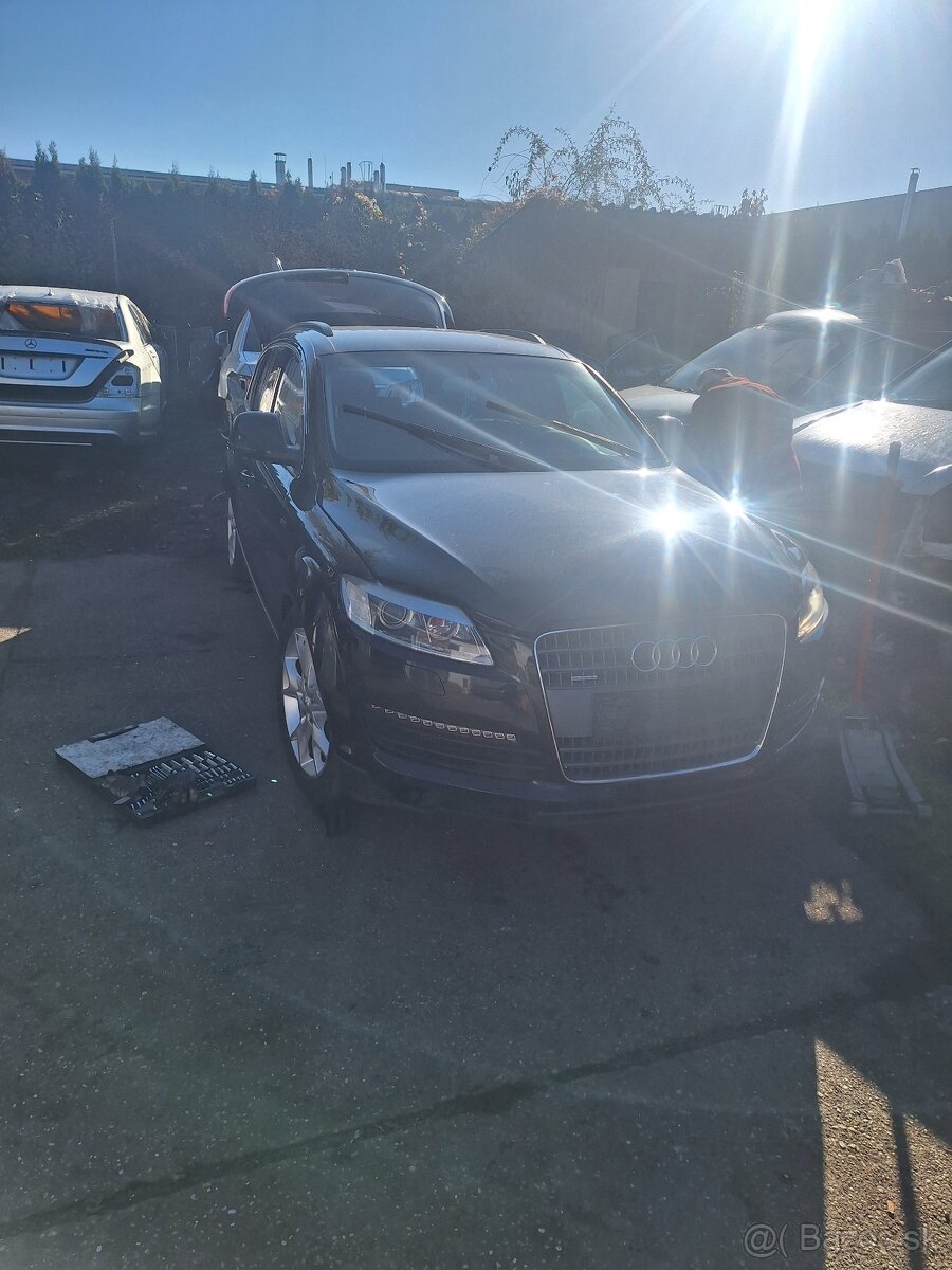 Rozpredám audi Q7 3.0tdi 171kw a 4.2fsi 257kw RV07