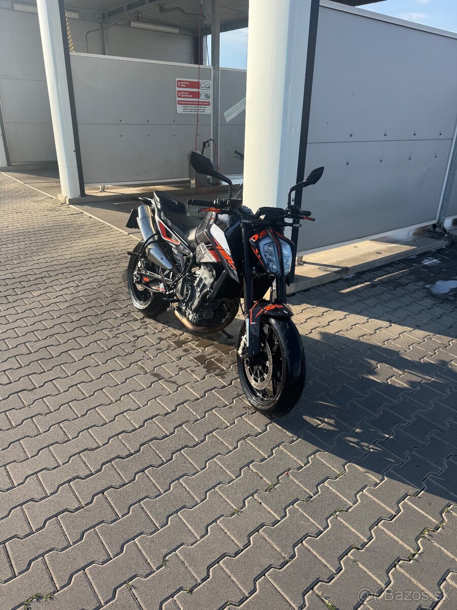 KTM Duke 790