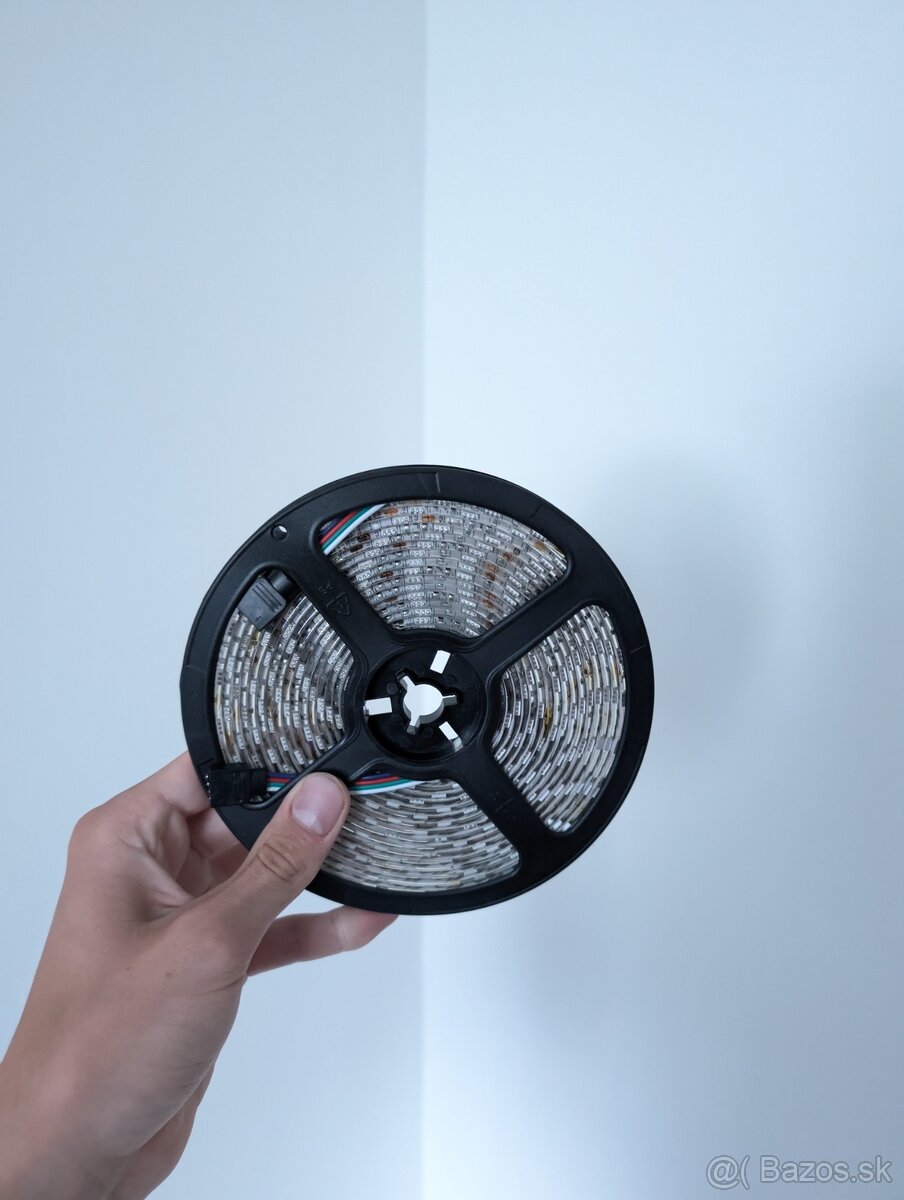 🎉 LED pásik RGB – kompletnĂ˝ set s ovládanĂm – 15 € / 2 za 2