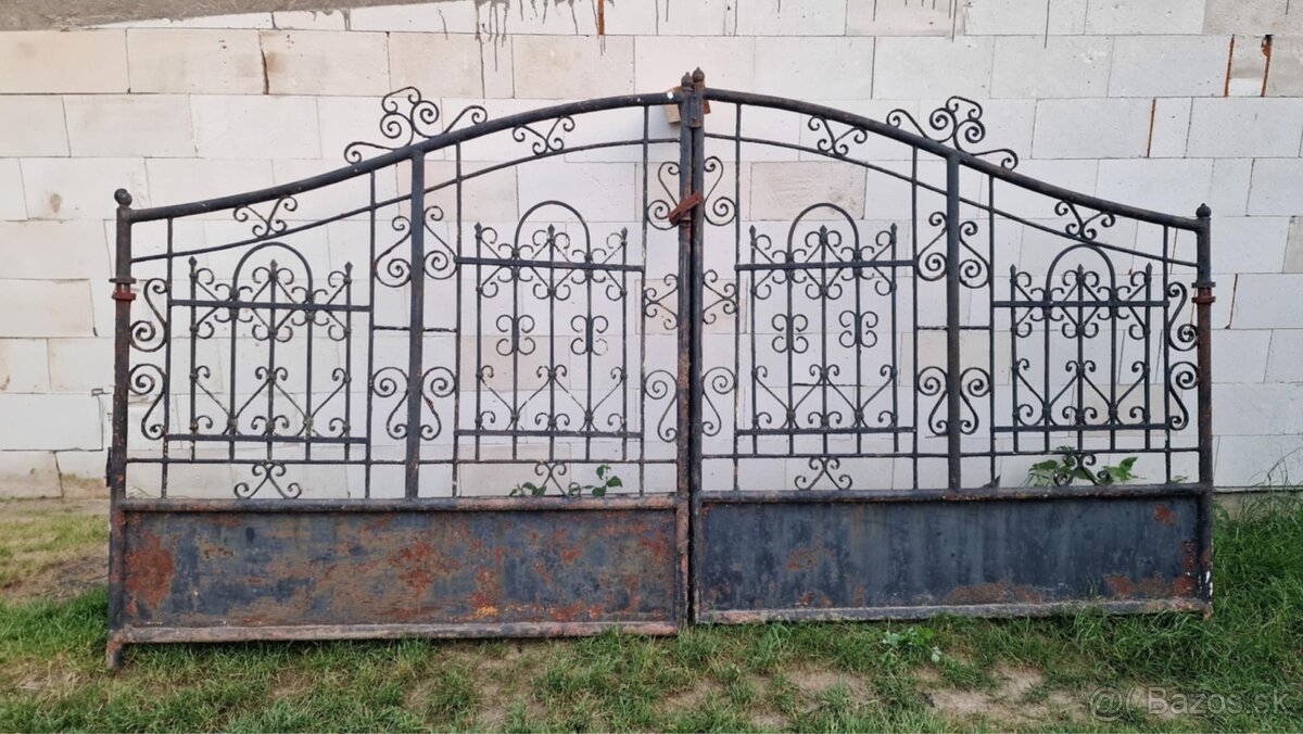 Kovaná brána