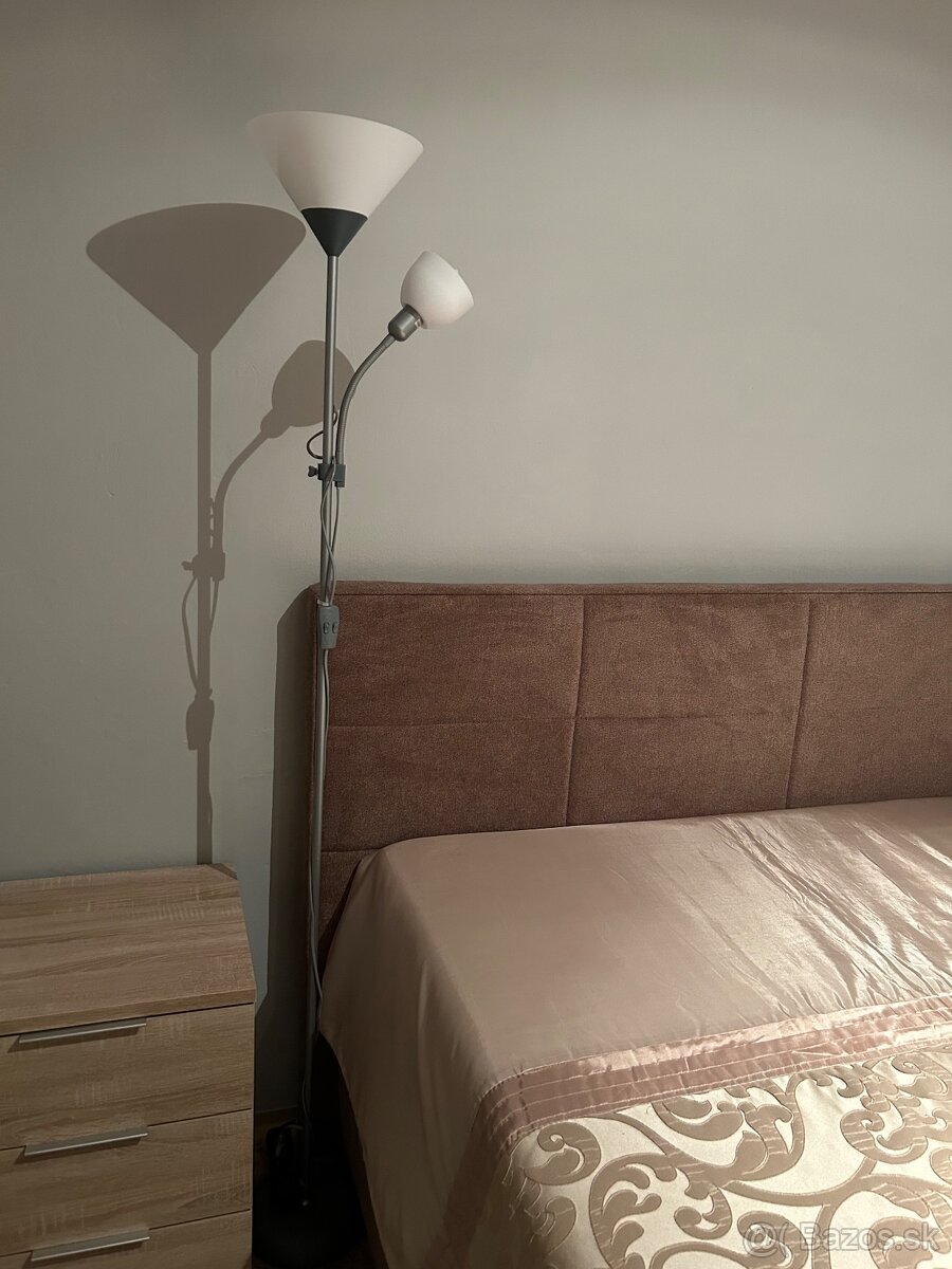 Stojacia lampa v 100% stave