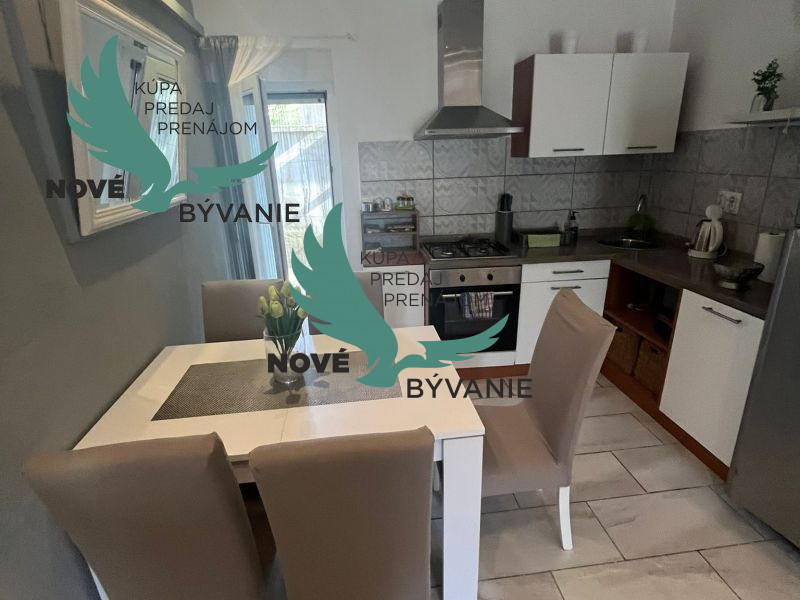 Dom 2x apartmán blízko mora v Chorvátsku na ostrove Vir