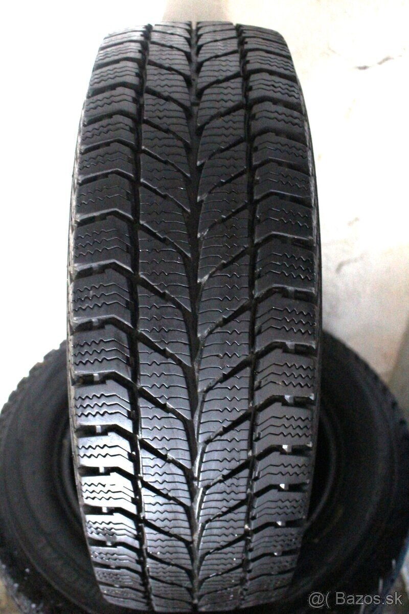 UNIROYAL...7-8MM....Zimné Pneumatiky.....195/70 r15c...7-8mm