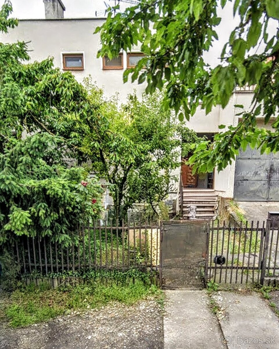 Na PREDAJ PRIESTRANNÝ RODINNÝ DOM V TOP LOKALITE DS - ZÁPAD