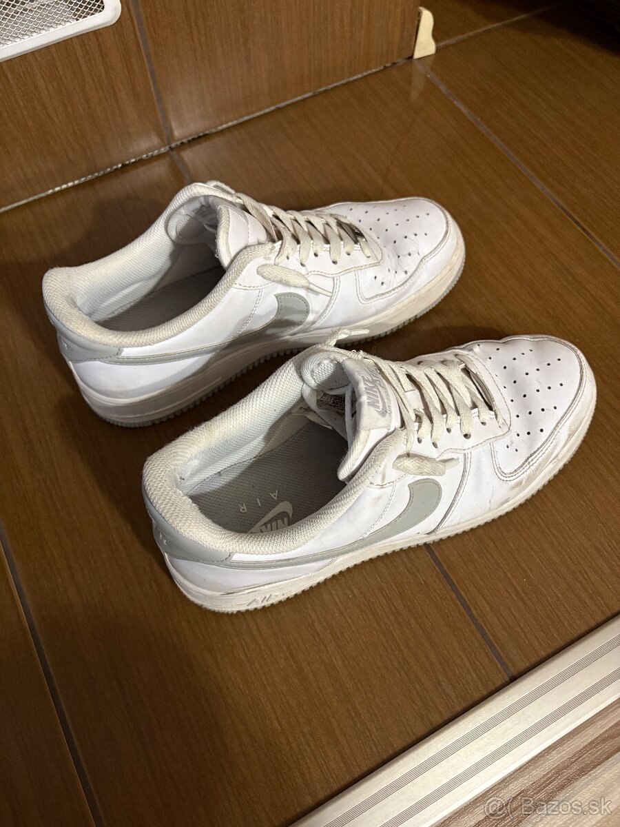 NIKE Airforce 1 - bielo/sivá