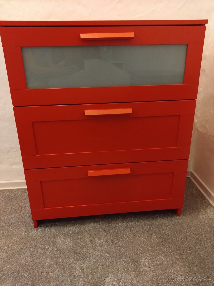 IKEA komoda Brimnes červená