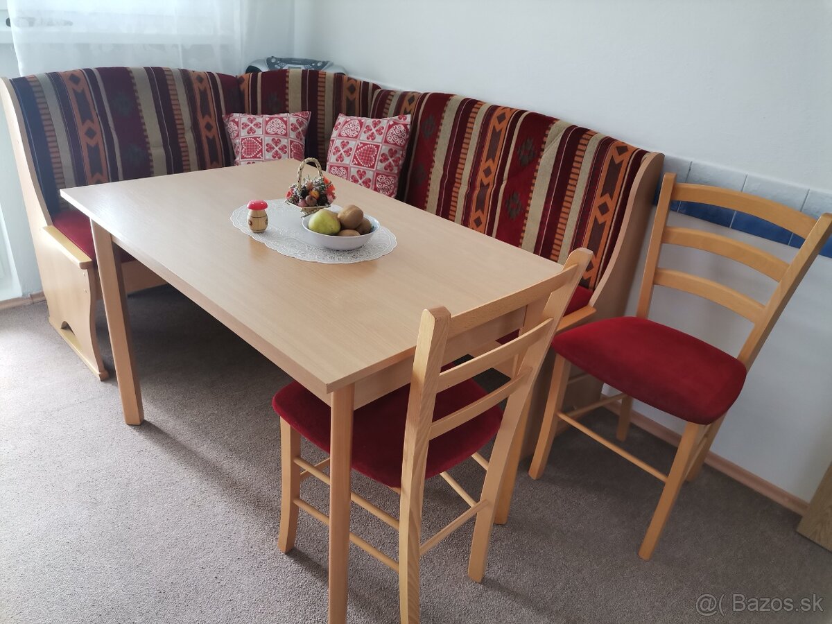 Rohová lavica, stôl a stoličky