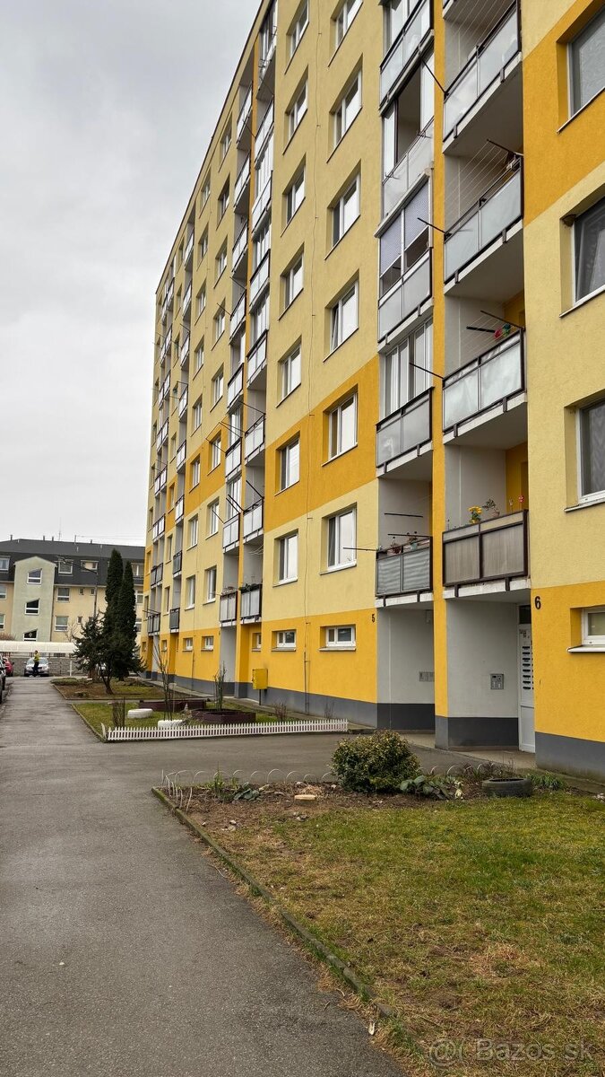 NA PREDAJ: 3i BYT PO REKONŠTRUKCII S BALKÓNOM, BREZNO MPČĽ