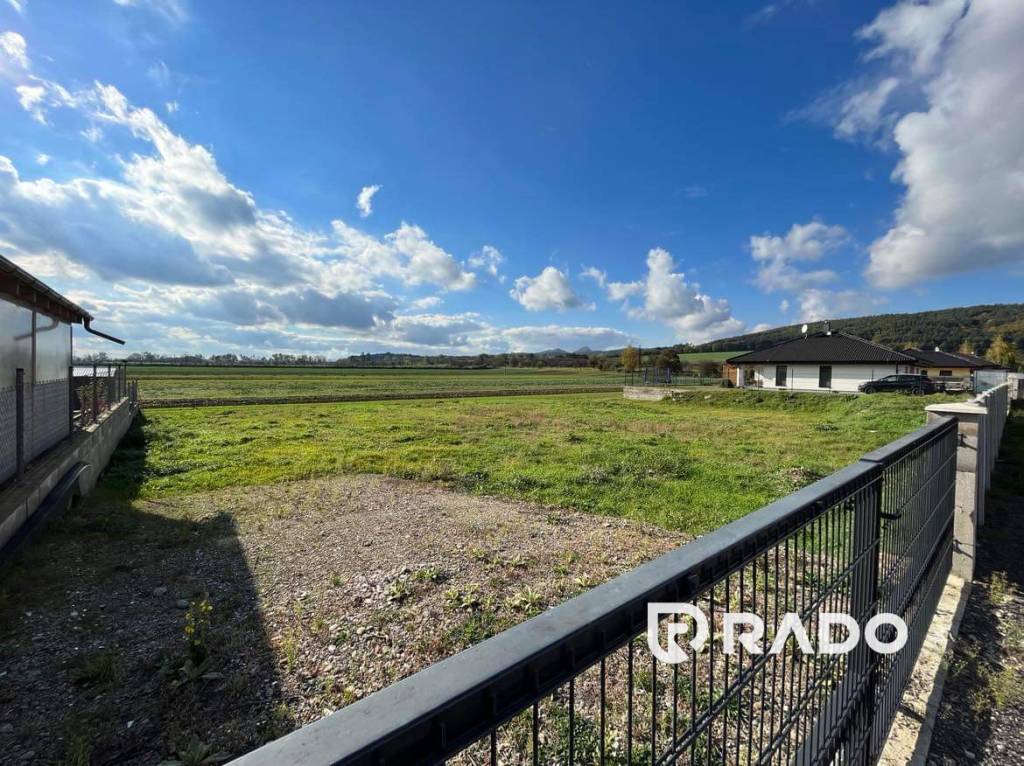 RADO | Na predaj slnečný pozemok 586m2 v obci Dulov