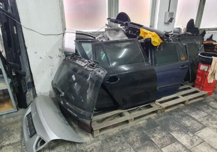 BMW dvere kufor E46 E60 E61 E90 E91