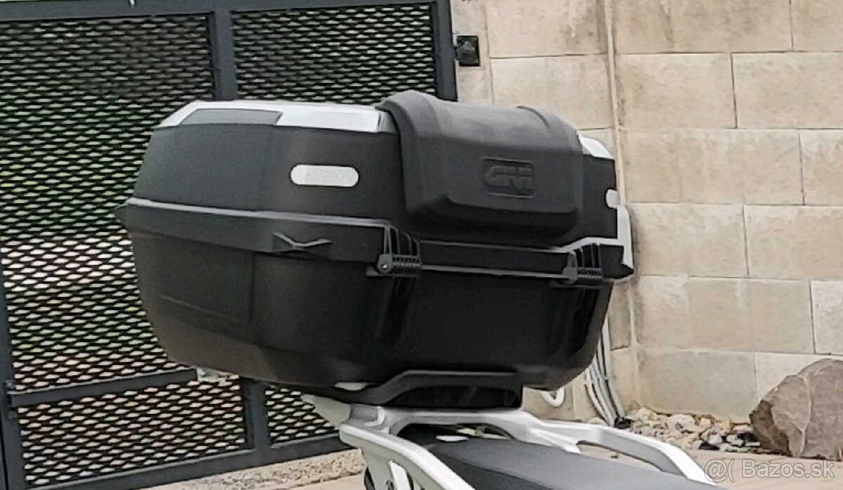 Predám horný kufor (topcase) Givi B45+