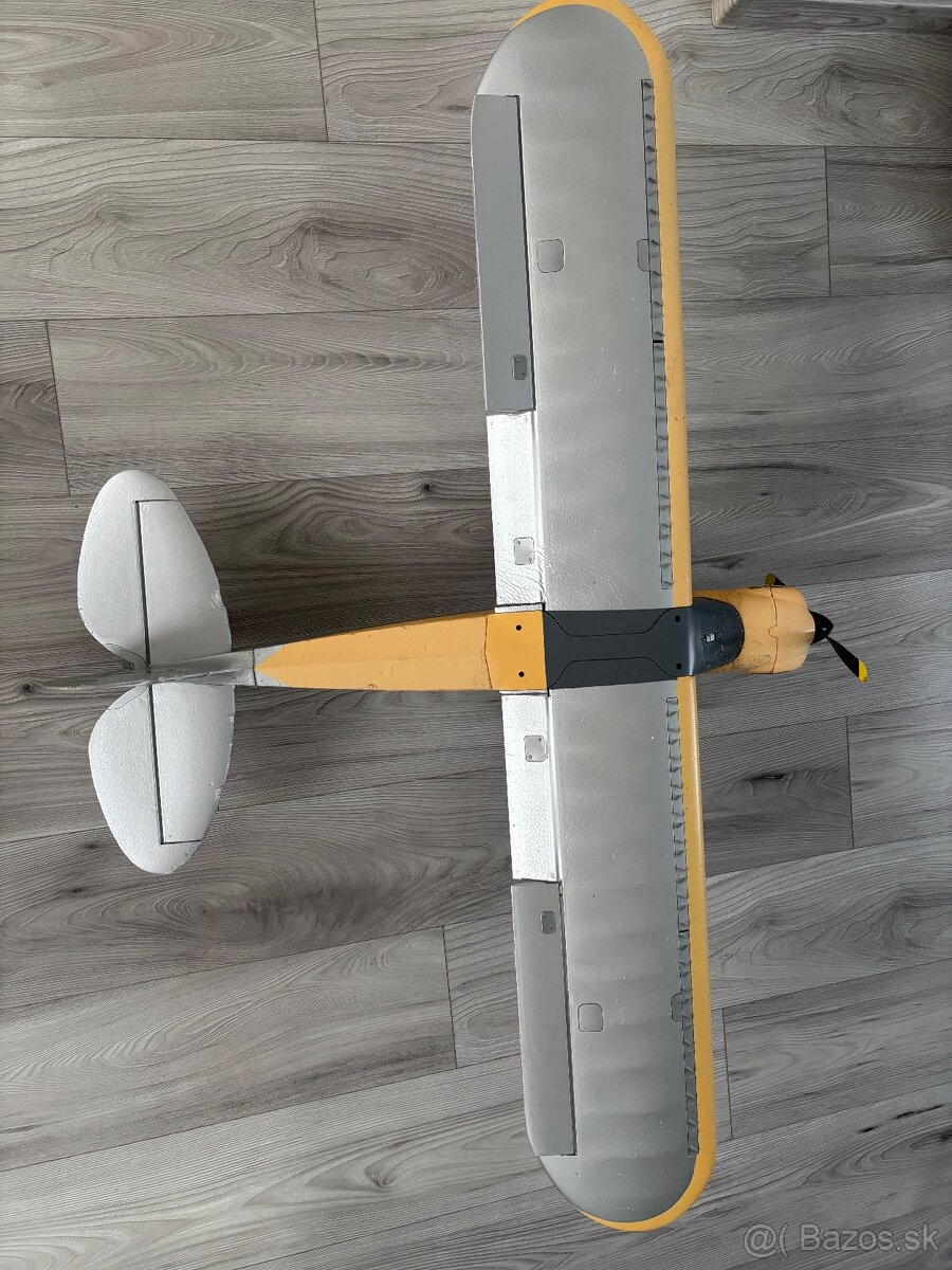 RC lietadlo carbon cub