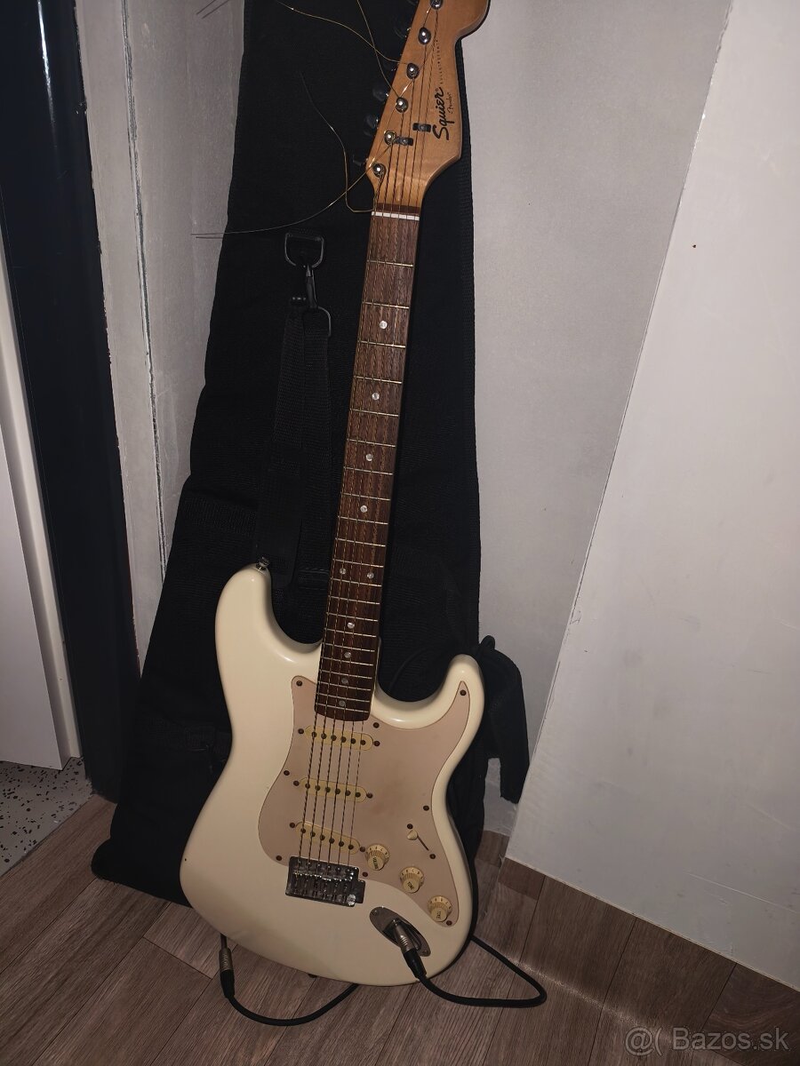 Squier Bullet gitara elektrická v bielom prevedení