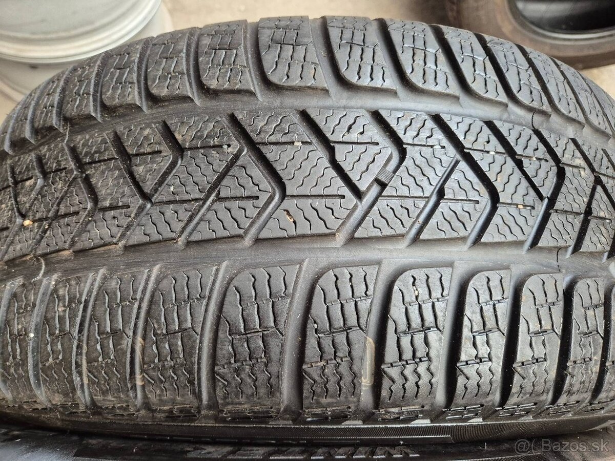 235/55 r17 zimné 4 ks PIRELLI dezén 6,4 - 5,3 mm DOT2020