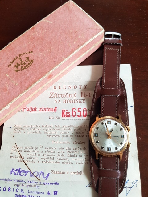 hodinky POLJOT a PRIM, stojan na vreckové hodinky