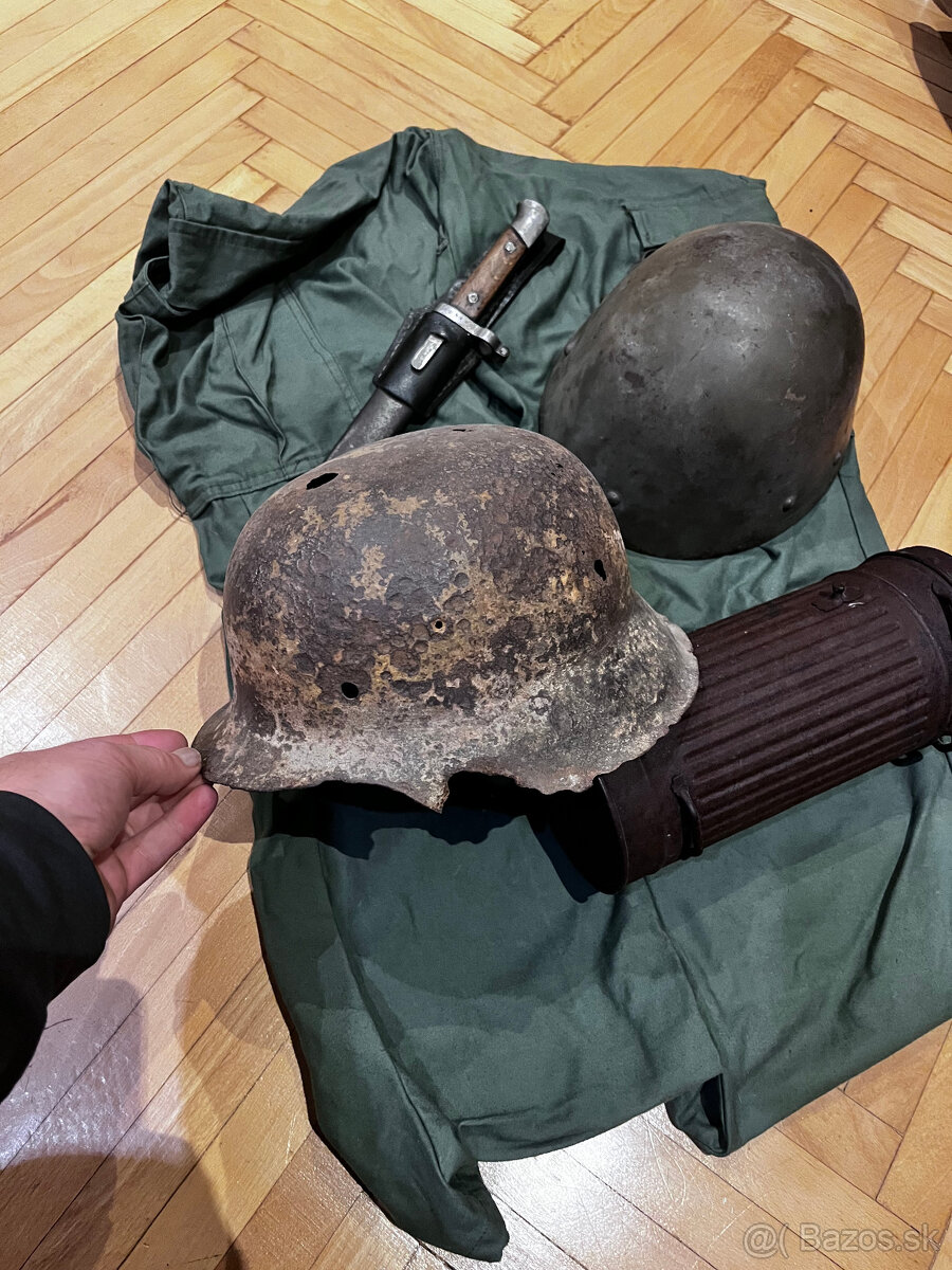 Vojenske prilby,bodak, nadoba na plynovu masku