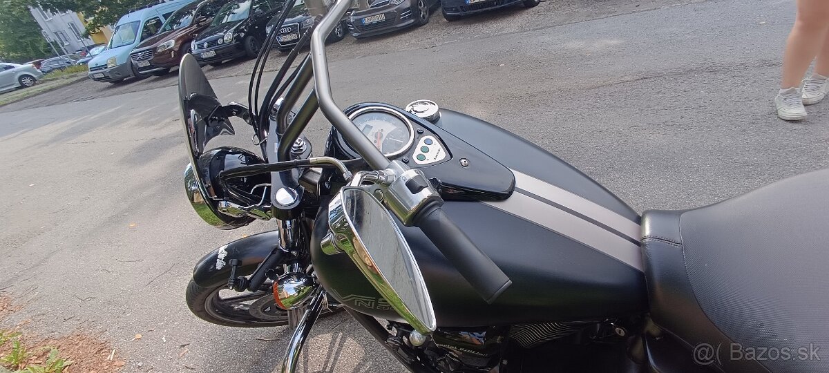 Kawasaki VN900 Custom