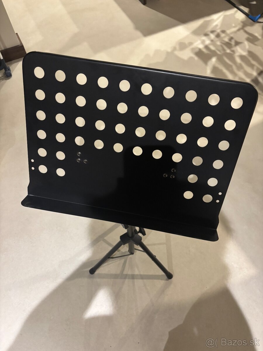 Nový stojan na noty