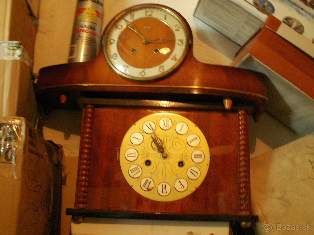 Hodinky krbové, nábytkové.