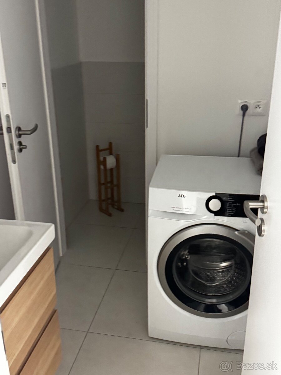 Ponuka prenájmu izby v 3-izbovom byte – v Petržalke.