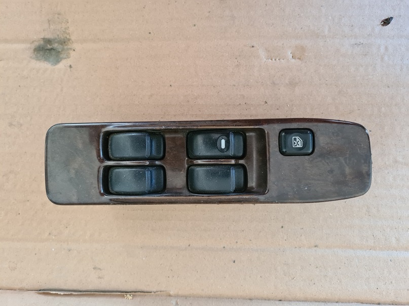 Vypínač okien LP Mitsubishi Pajero MR252815