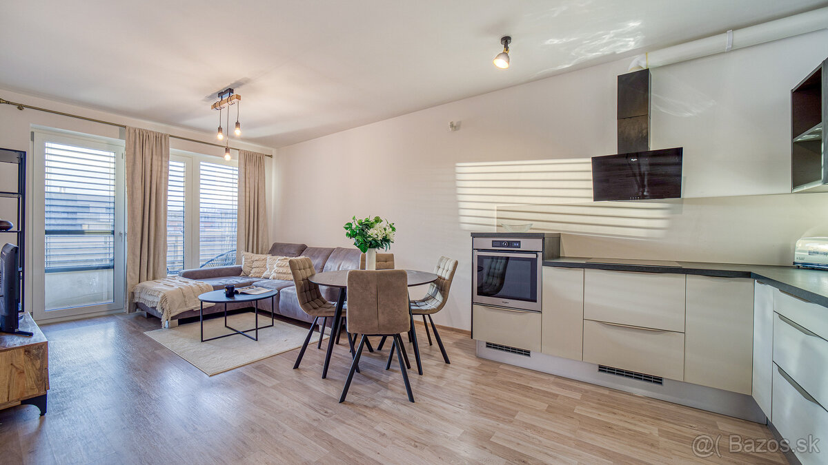 Moderný kompletne zariadený 2 izb byt s balkónom, pivnicou a
