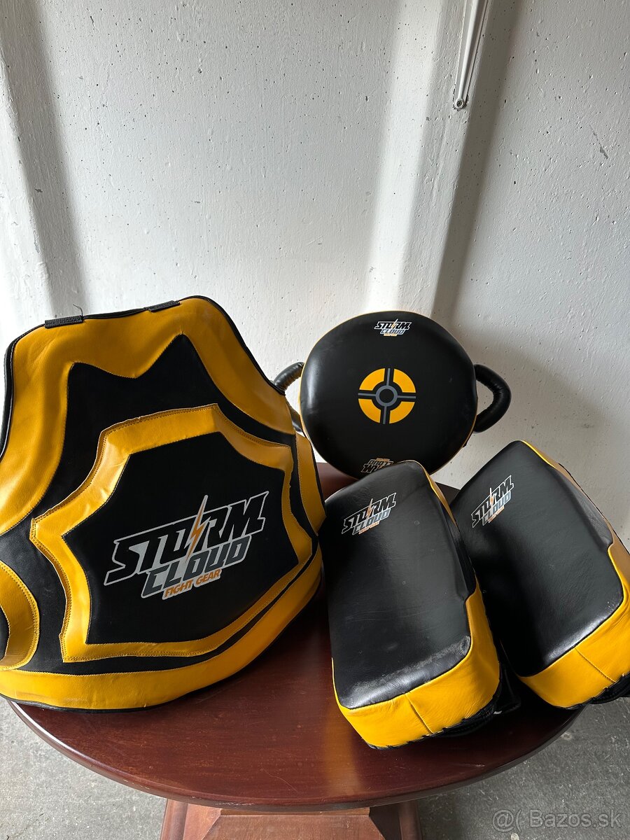 Boxerské lapy, thaiboxerske lapy, chranic hrude