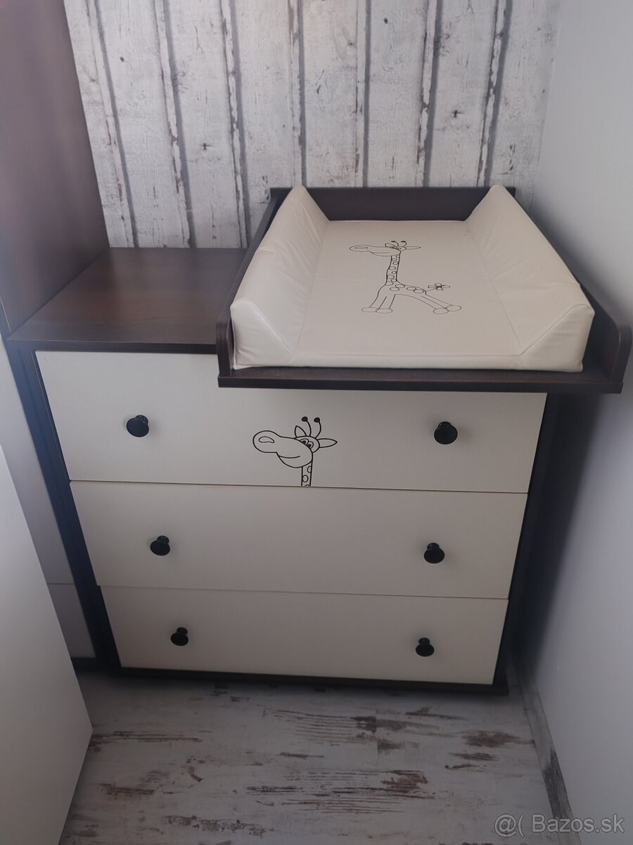 Prebaľovací pult + skriňa