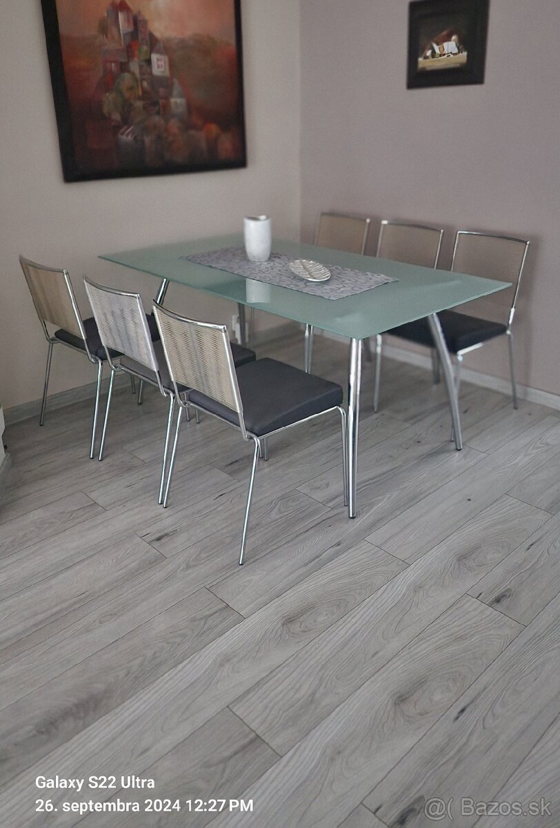 Jedálenský set- stôl a 6 stoličiek