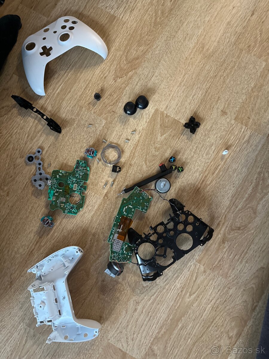 Xbox ovládač na náhradné diely