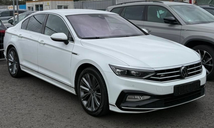 Volkswagen passat 1.5tsi-R-LINE—DSG—rok 2021-160tis km