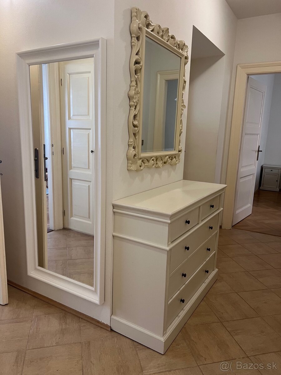 Komoda a zrkadlo - drevo, krémová farba