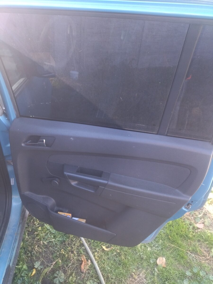 Opel Zafira na náhradné diely.