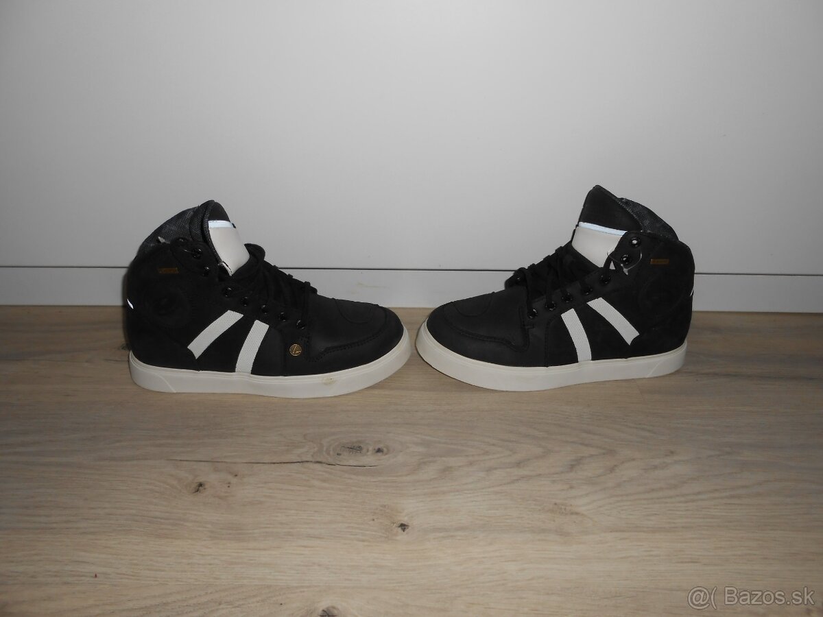 Predam len vyskusane GORE-TEX moto topanky HELD s vibramovou