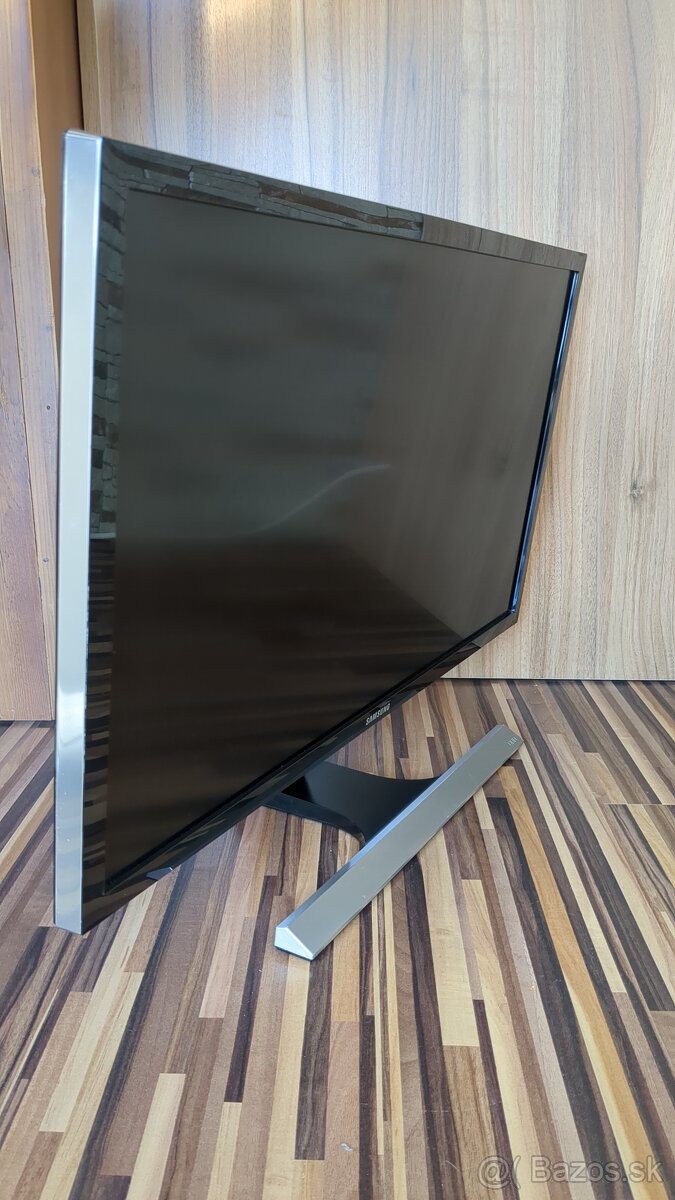 UHD 4K 28" velky Monitor Samsung Top Stav