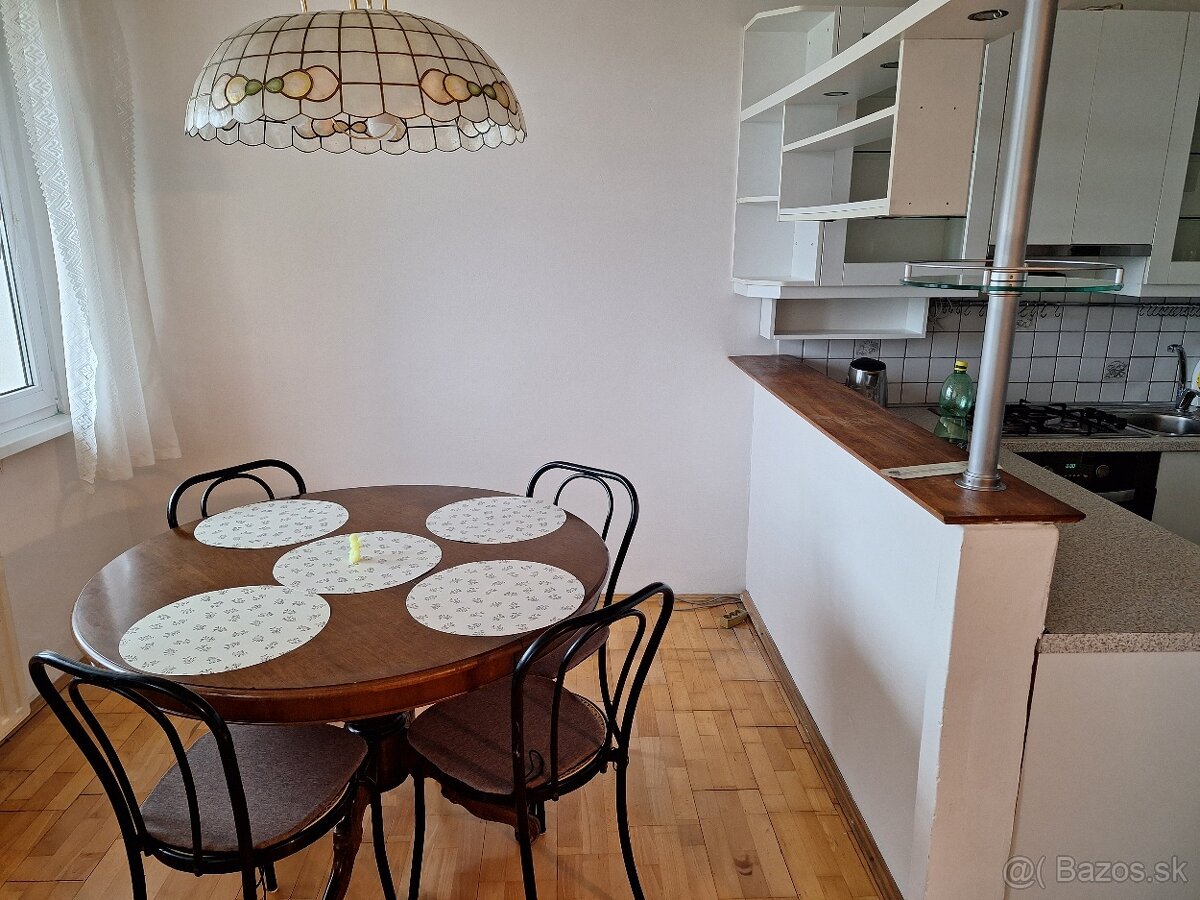 Jedalensky stol rozkladaci retro