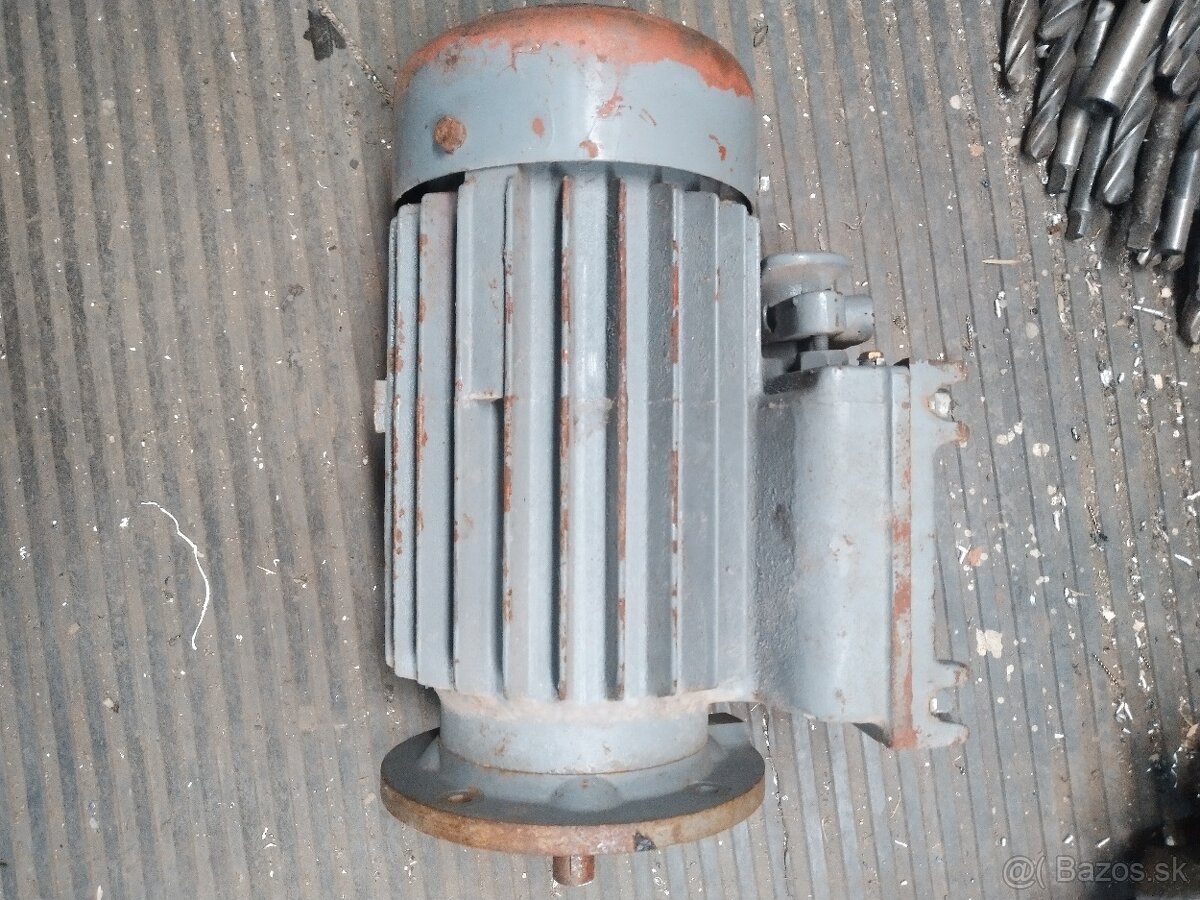 Elektromotor prírubový 2,2