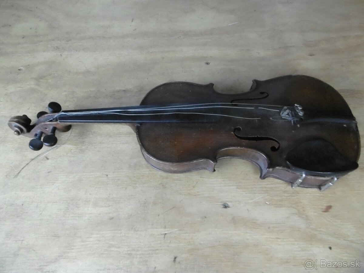 staré 3/4 husle Stradivári
