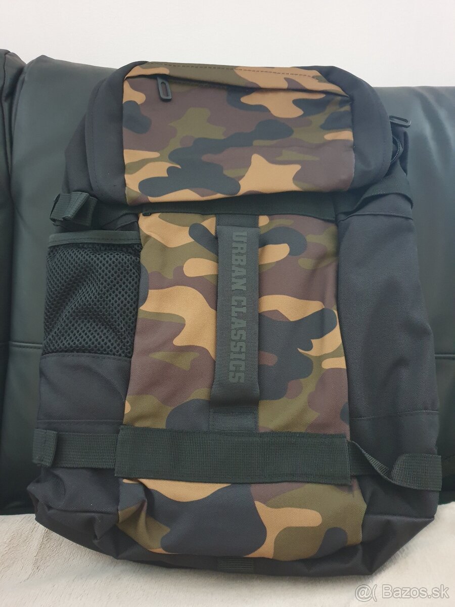 Nový batoh Traveller Backpack black/camo one size