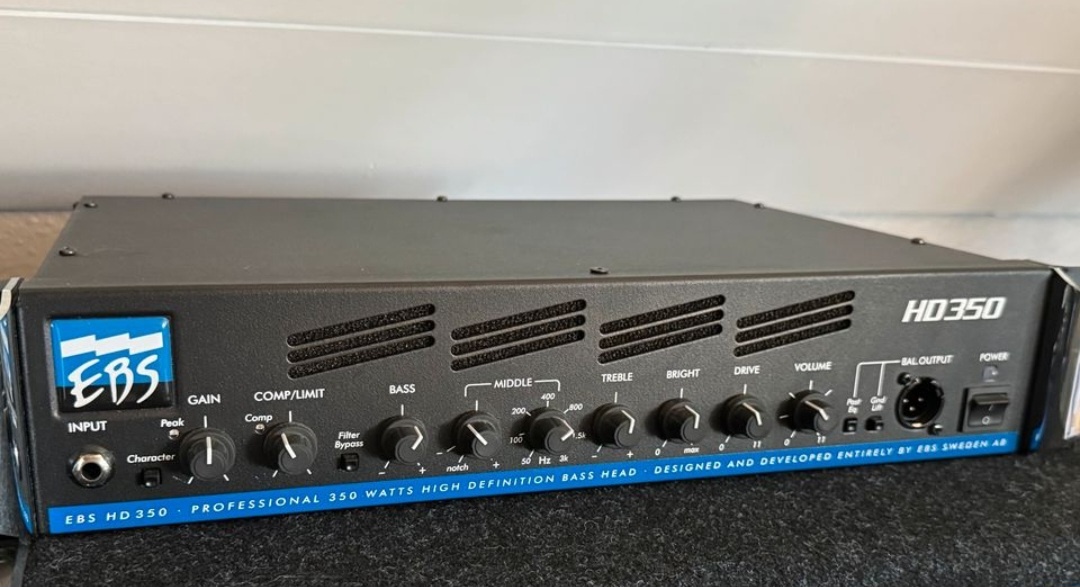 EBS HD 350 bass amp head