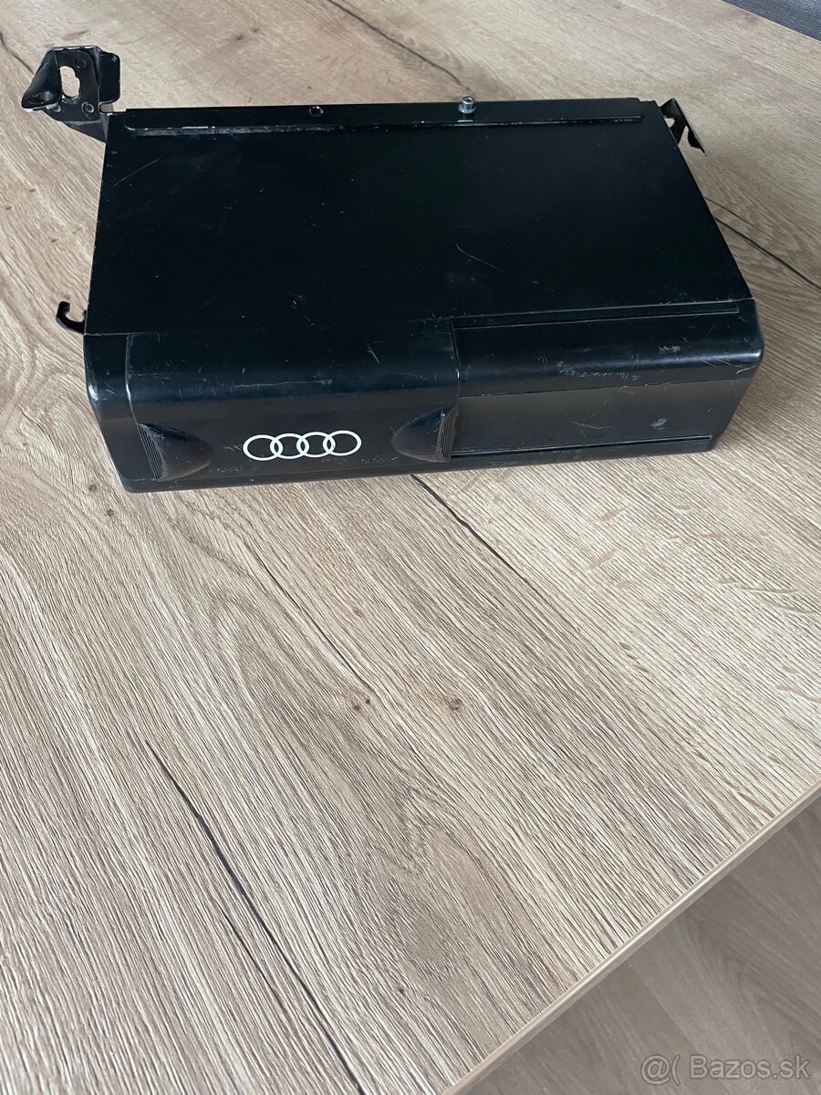 Audi C4 100/A6