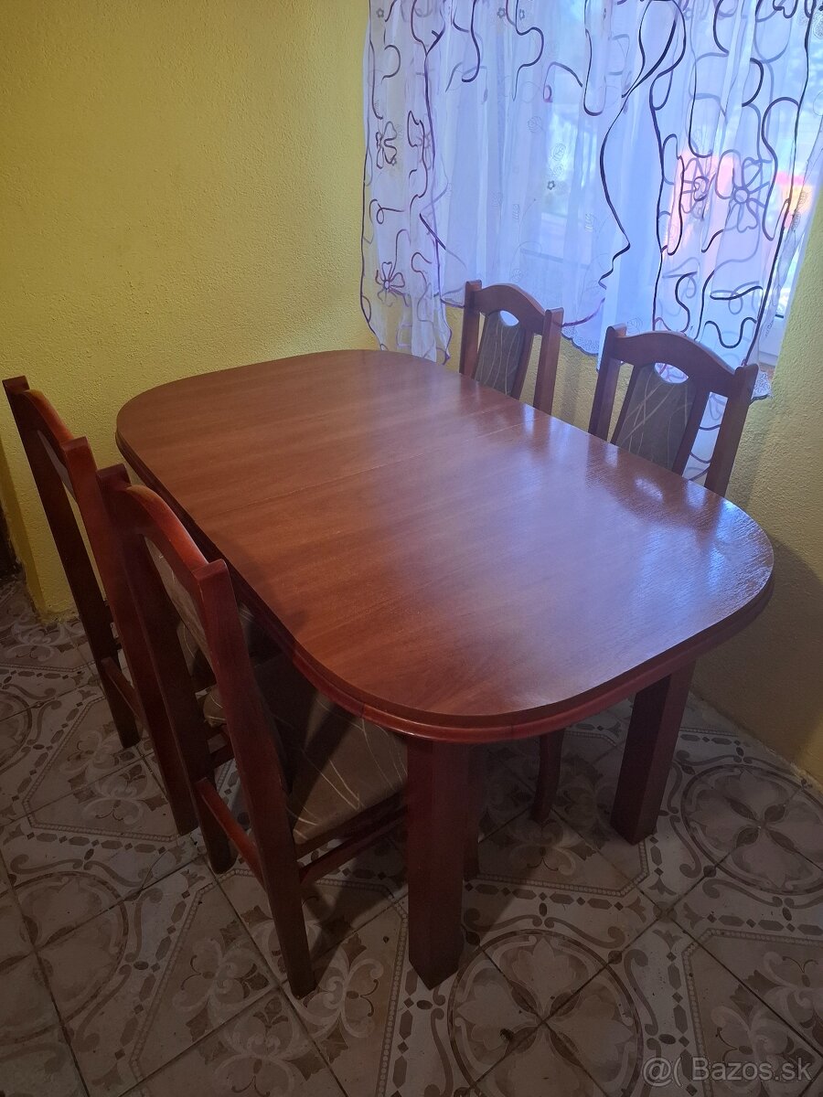 Stoličky a stôl
