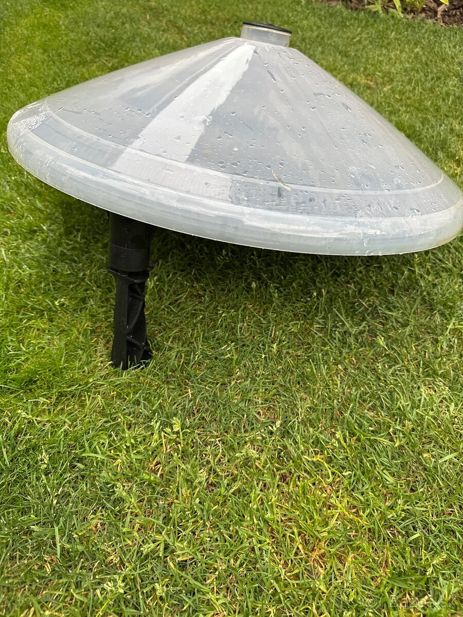 Solarny ohrev bazenu pyramida