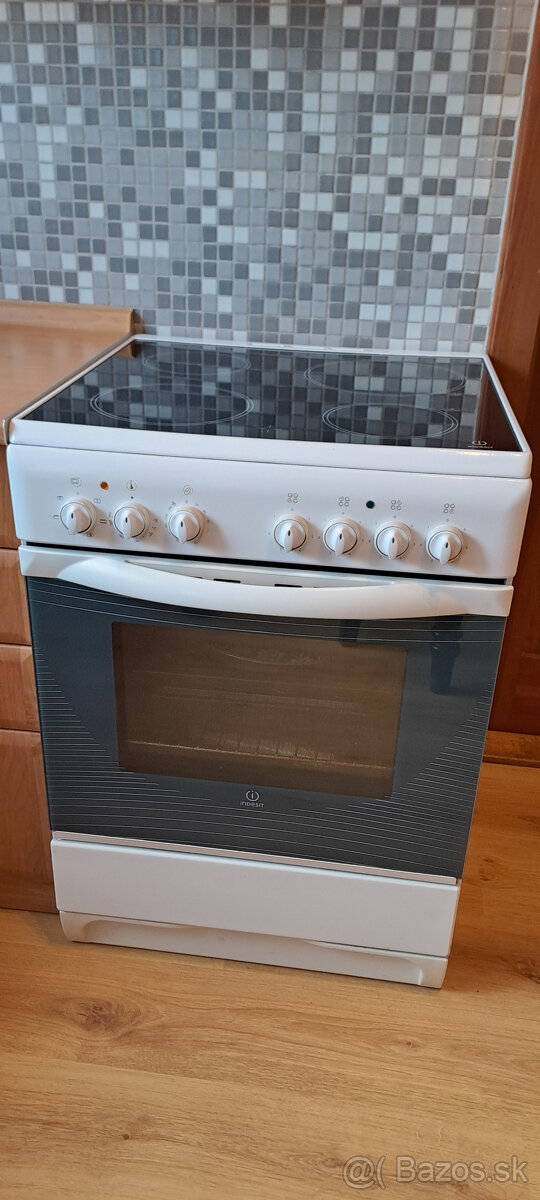 Sklokeramický sporák 60cm