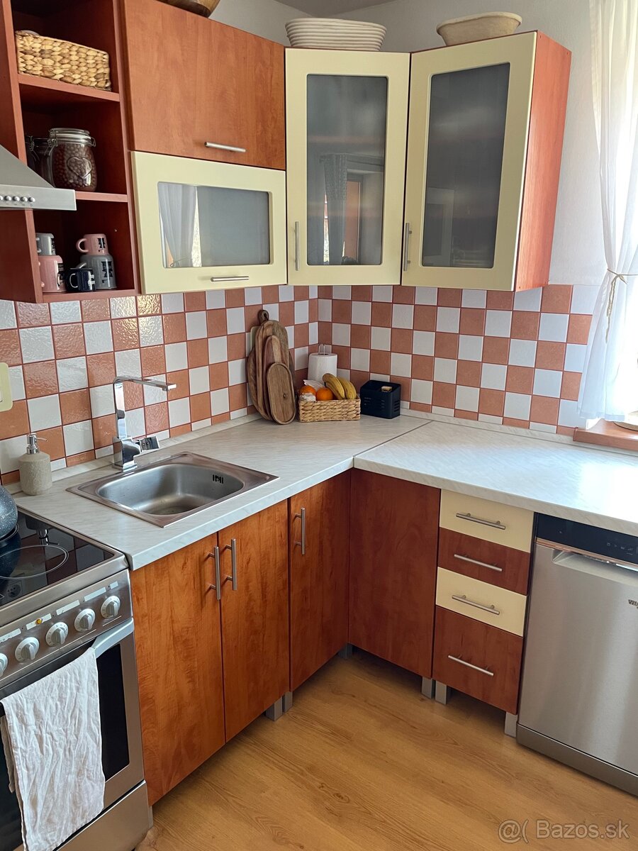 Kuchynská linka + spotrebiče