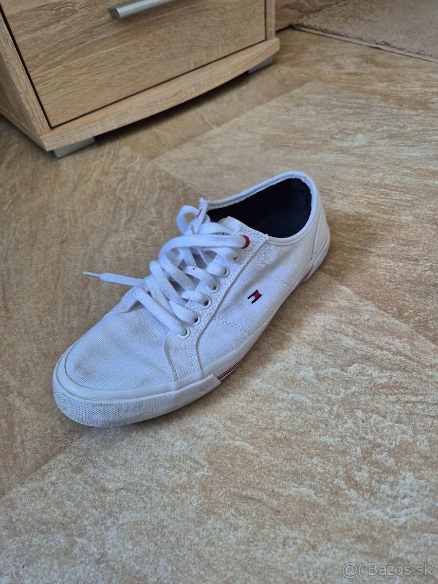 Tommy hilfiger tenisky biele (veľ 41)
