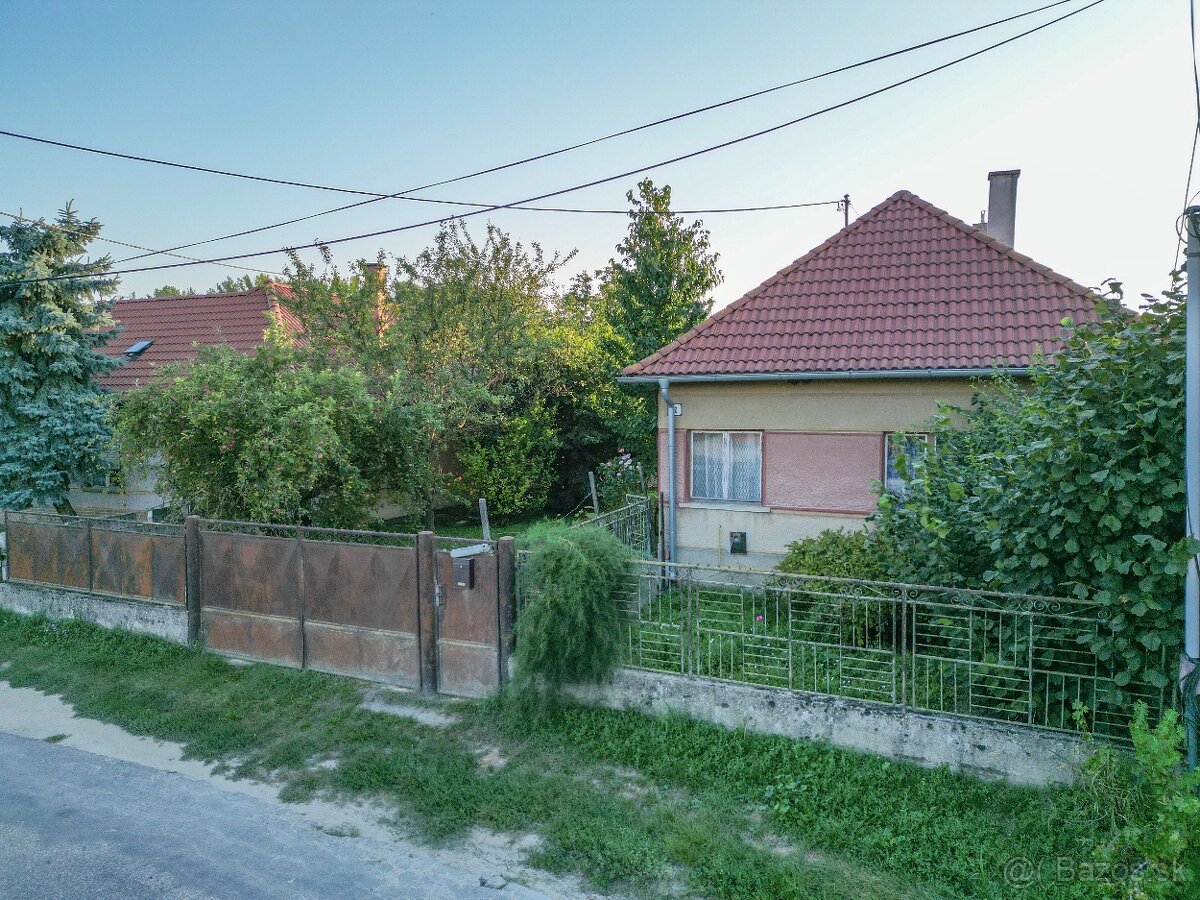 Na predaj starší 3 izbový dom v obci Dunajský Klátov