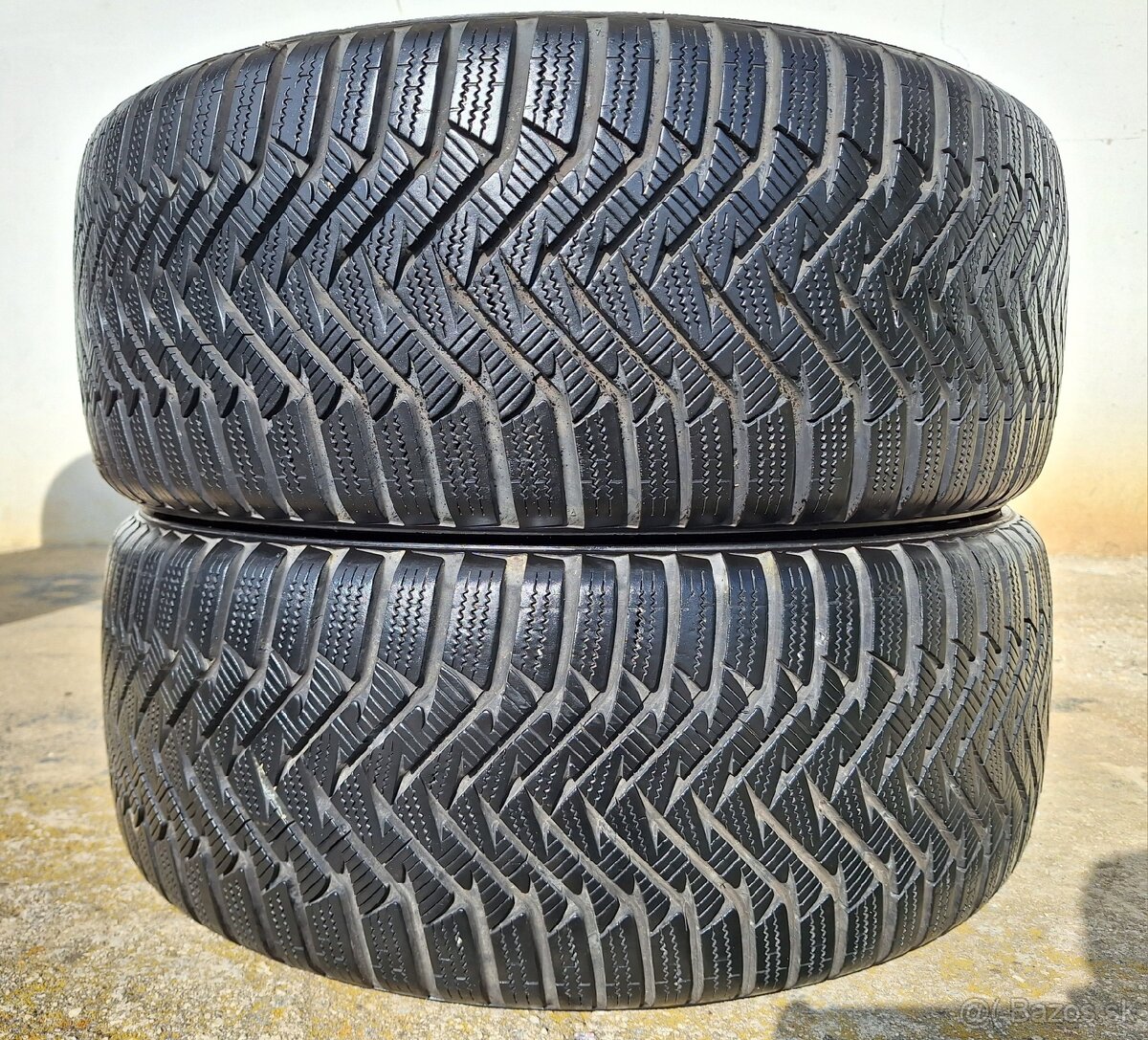 Zimne pneu 2kus 235/45 R18 Laufenn FIT