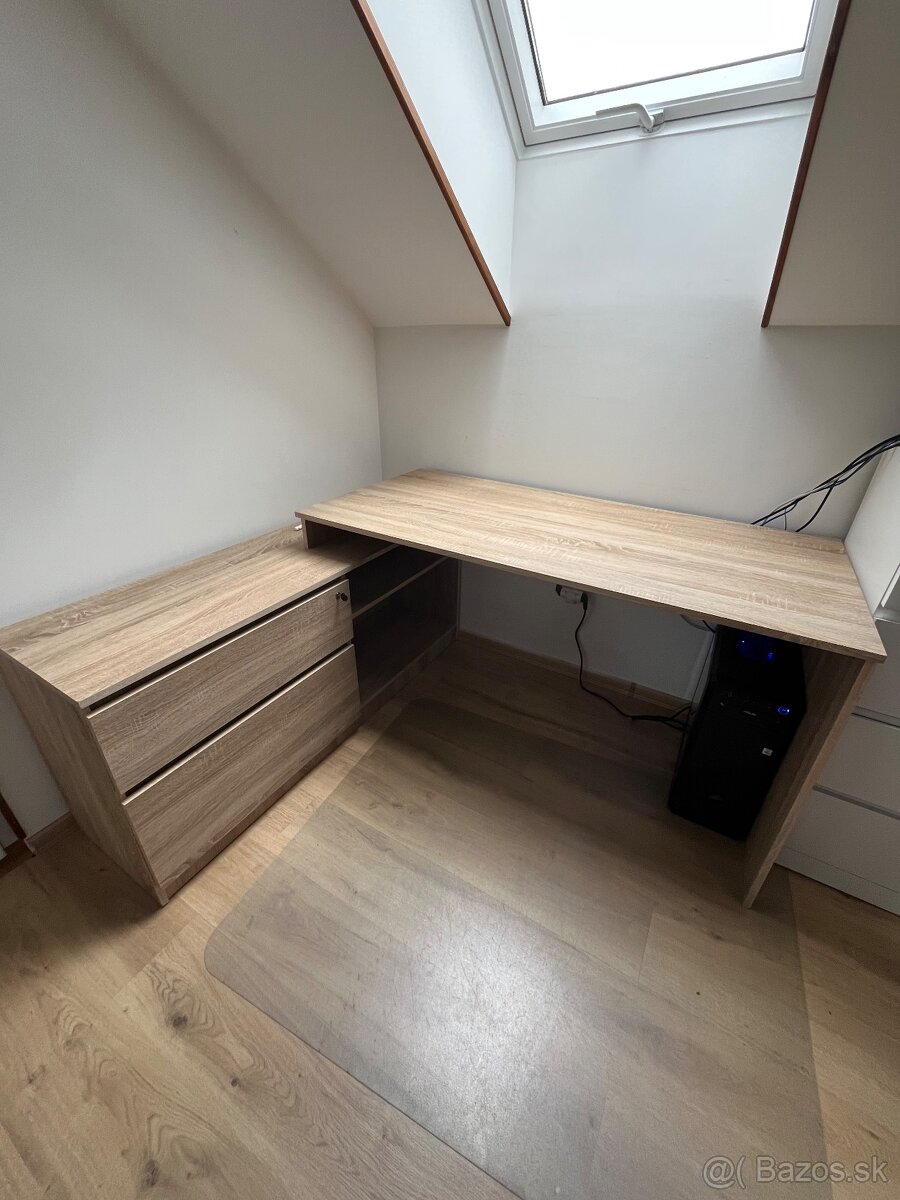 Rohový pícací stôl