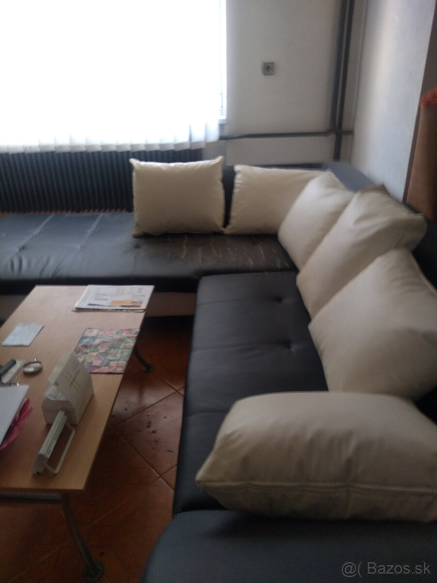MODERNA VELKA ROHOVA SEDAĆKA S VELKYMI VANKUšMI